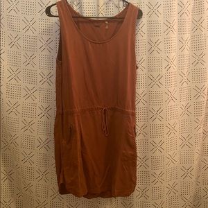 Rust color dress, tie waist, zipper pocket YFB